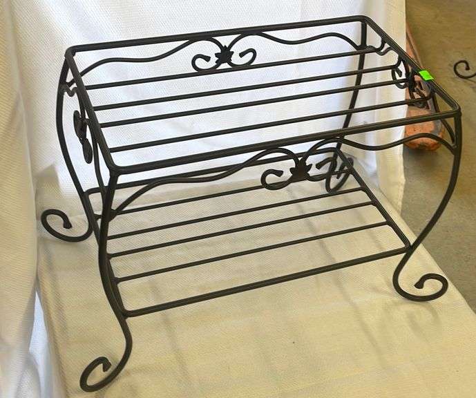 Longaberger wrought iron basket Stand 14” x 24” x 15” Metzger