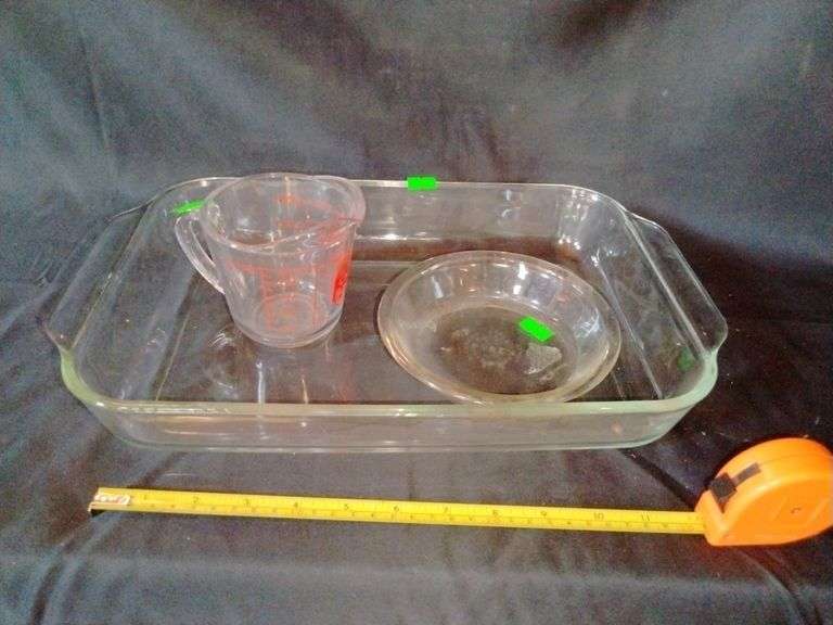 Anchor Hocking measuring cup and Pyrex dishes - Metzger Property ...