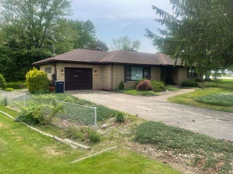 MOVE-IN READY RANCH HOME NEAR SCHOOLS! WARSAW, IN