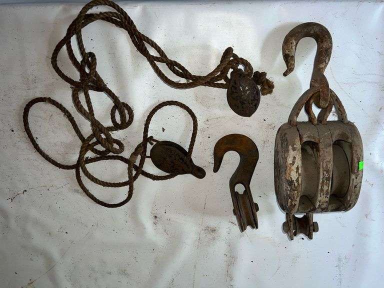 Double wood pulley with Metal pulleys and hook, hook with pulley
