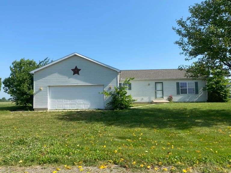8.1.22 2 Country Homes with Outbuildings! North Manchester, IN