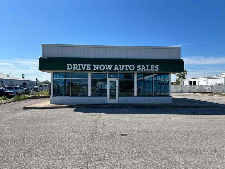 8.9.22 Highly Visibly Commercial Building! Huntington, IN -- PENDING PRIOR TO AUCTION!