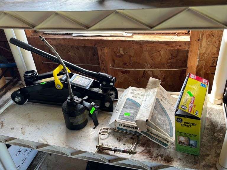 2 ton floor jack, oil can, anchor pens, hitch pin, lightbulbs Metzger