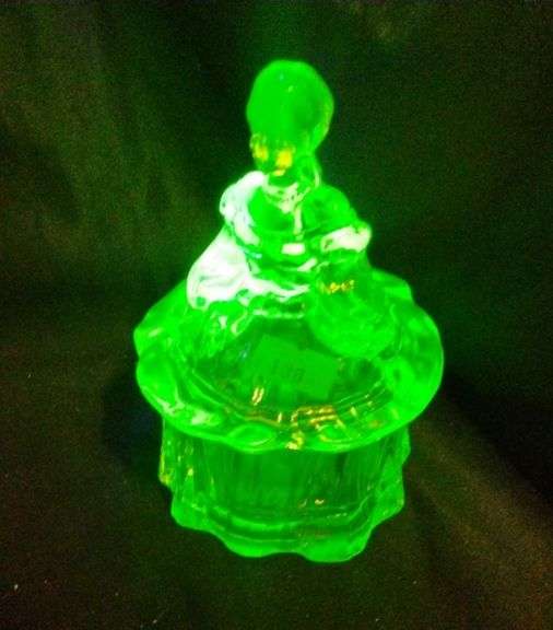 8.11.22 GLASS - APPLIANCES - VINTAGE BANKS COLLECTION - THOMAS KINKADE FIGURINES - CAST IRON - DOLLS - TOYS - VINTAGE CLOTHING - YARD DECOR - FURNITURE - PRIMITIVES - OUTDOOR & MORE! N. MANCHESTER, IN!