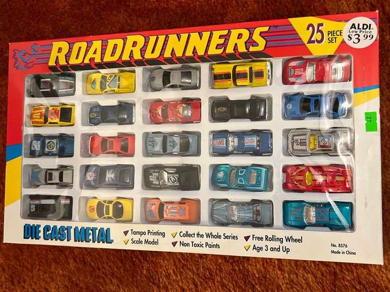 RoadRunners 25 Piece Set Die Cast Metal Cars Metzger Property