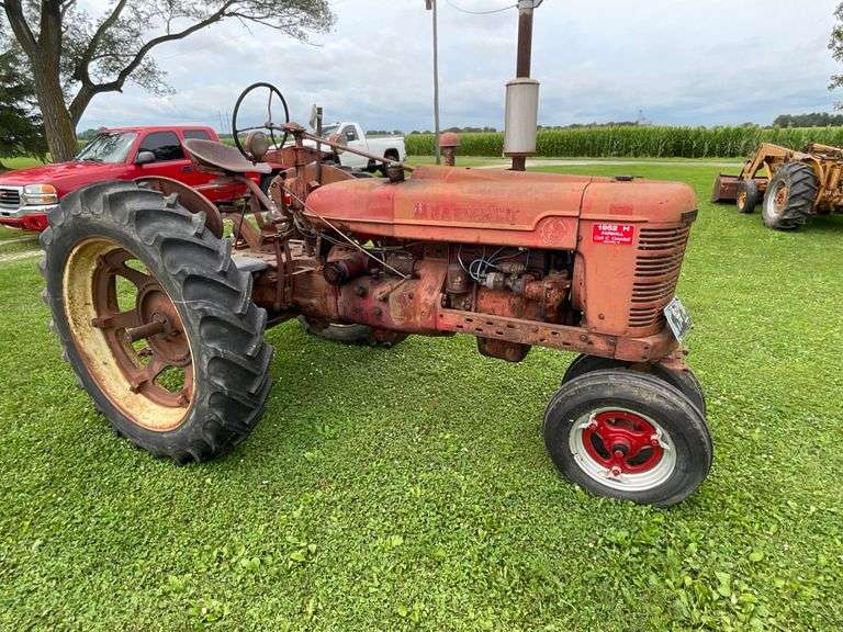 1952 International Farmall H with Saginaw 3 point hitch (Same family