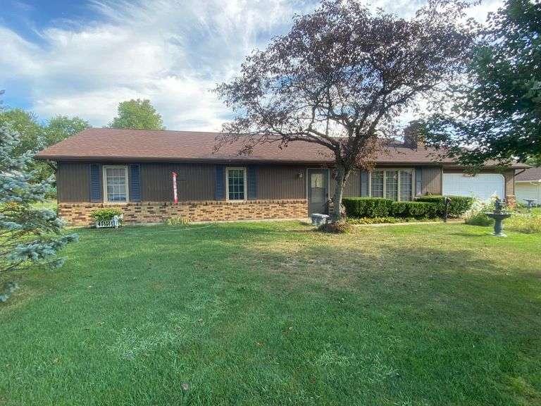 RANCH HOME WITH INGROUND POOL! Metzger Property Services LLC