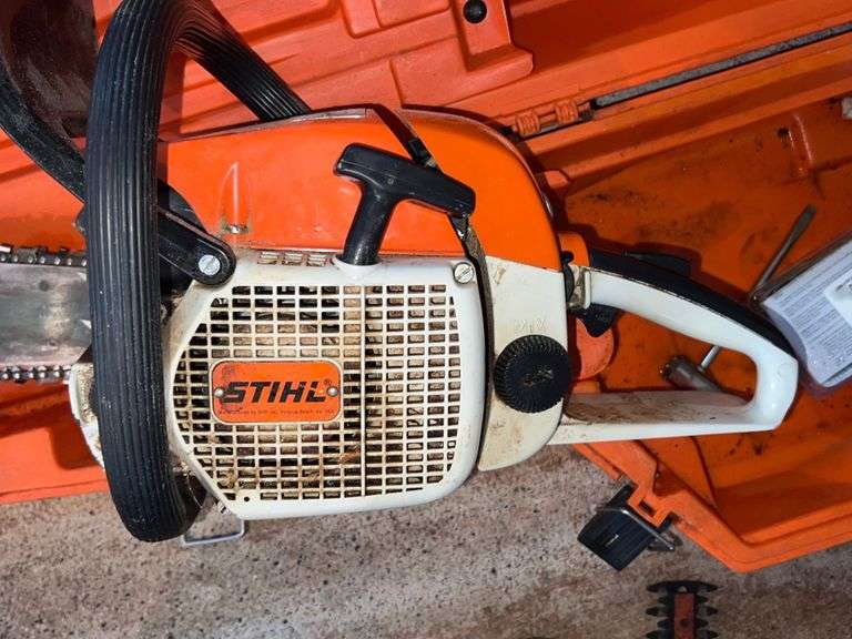 Stihl 028 WB Chain Saw 18” bar with Carrying Case Metzger Property