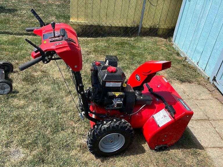 Snapper snowblower model M924E, multi speed with reverse, like new