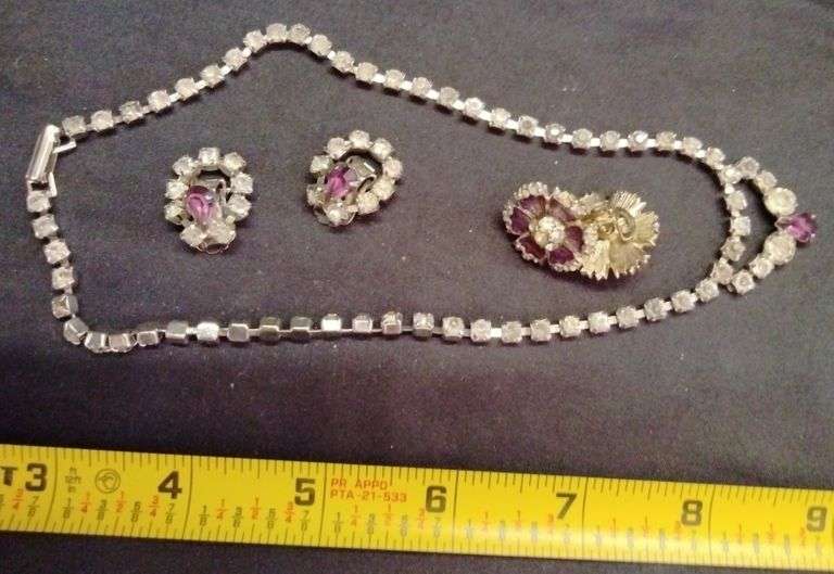 Necklace with matching clip earrings, clip earrings Metzger Property