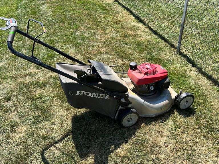 Honda selfpropelled mower with bagger Metzger Property Services LLC
