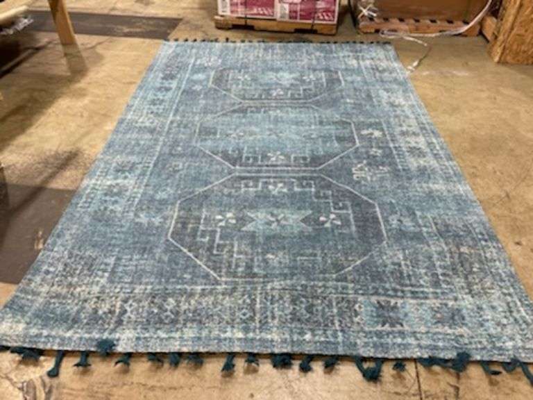 Threshold 7x10 area rug Metzger Property Services LLC