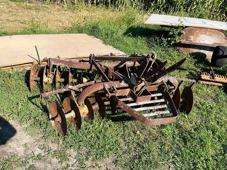 Ferguson Three point Hitch disc, type ABO22, 13946, 6 ft. Width Metzger Property Services LLC