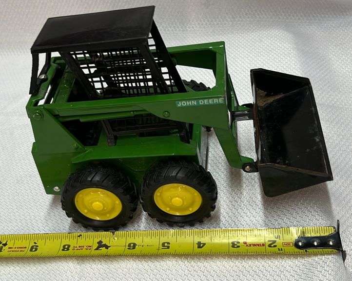 John Deere metal skid loader - Metzger Property Services LLC