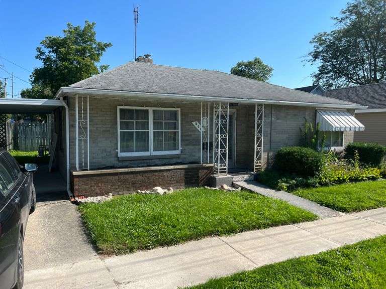 RANCH HOME IN NICE NEIGHBORHOOD! GREAT STARTER, DOWNSIZING, OR RENTAL OPTION! COLUMBIA CITY, IN