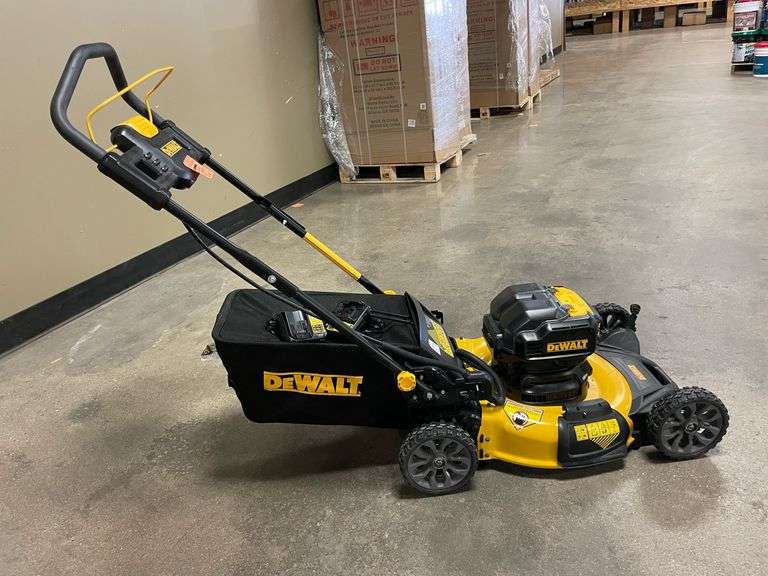 DeWalt 2x20V Brushless Push Mower 18AU2C2738 (no batteries and no key