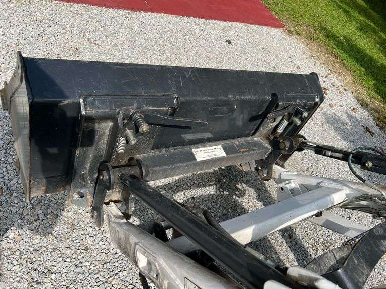 Bobcat tractor with loader , CT122 , 343 hrs , diesel ,540 PTO, Three