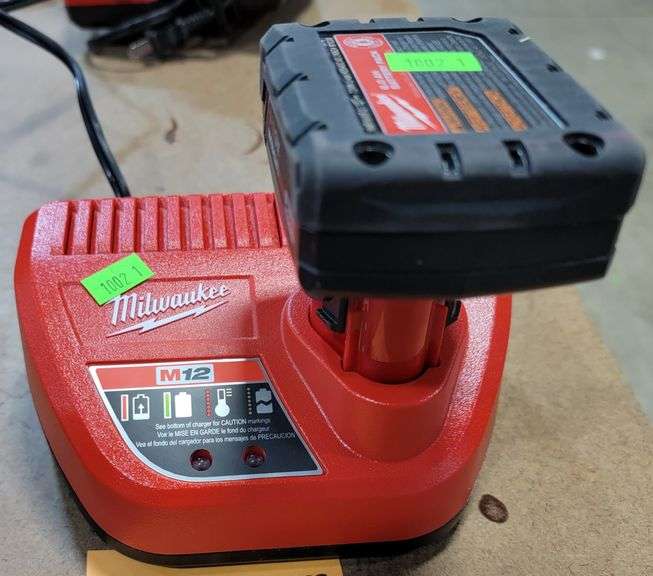 Milwaukee M12 Charger with M12 6.0 Ah Battery Metzger Property