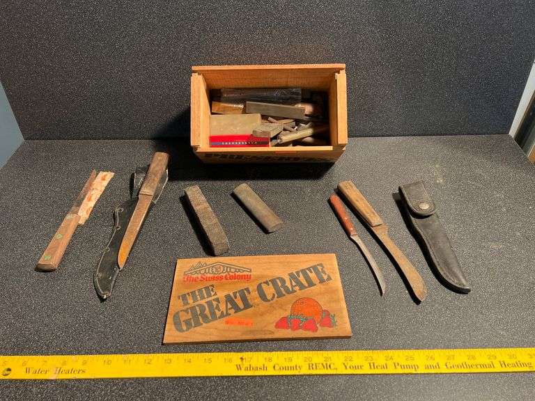 Sharpening stones, Wooden box, Fillet knives Metzger Property