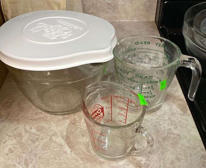 Pampered Chef, Pyrex and Oven Basics measuring cups Metzger Property