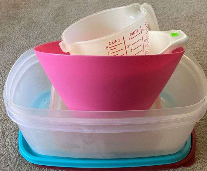 Plastic containers, bowl, colander, measuring cup Metzger Property