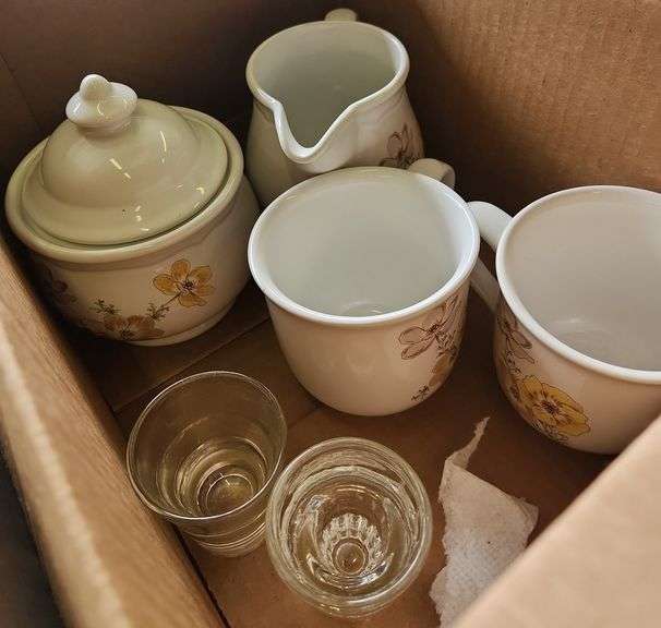 Noritake Stoneware dishes, Crowning Fashion serving plates and gravy