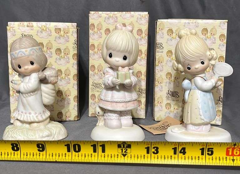 3 Precious moments his burden is light, God sends the gift of his love