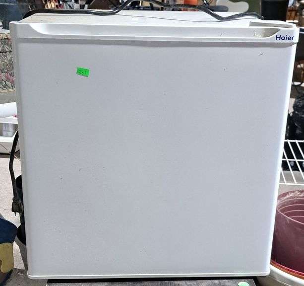 Haier mini fridge 1.7 cu feet Metzger Property Services LLC