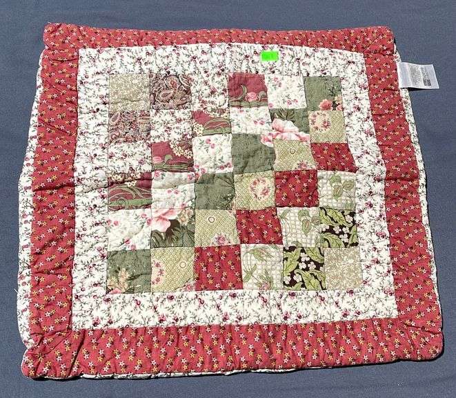 Comferter quilt 90”x 90” & 3 pillow cases 17”, 37”x 20”( 2 oversized