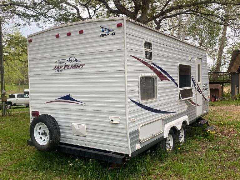 Jayco Jay Flight Tandem Axle Bumper Pull Camper, VIN 1UJBJ02K861ED0333