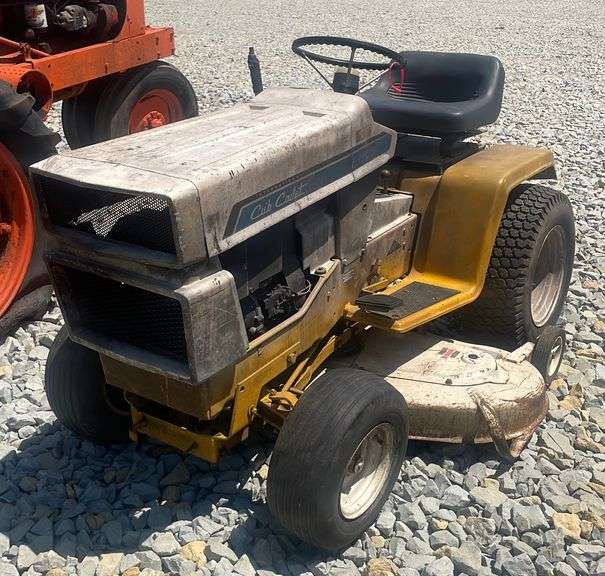 International Cub Cadet 1100 lawn tractor mower - Metzger Property ...