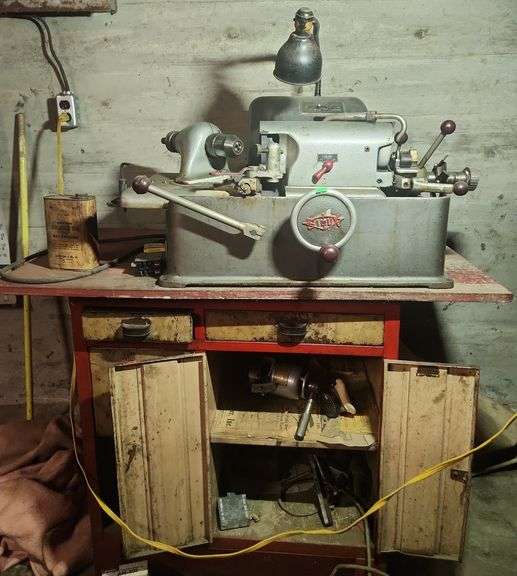 Sioux valve face grinding machine. Serial 10101. With stand and