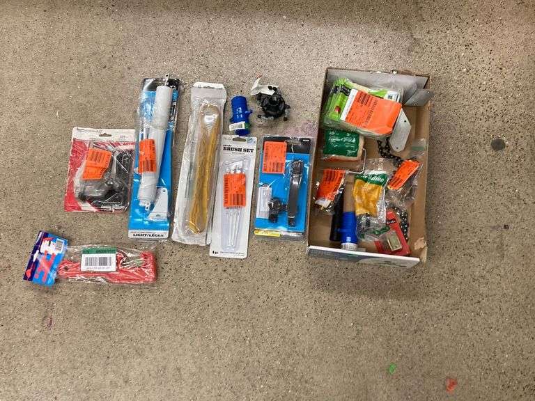 Home Hardware assortment with push button door handle, Artist brushes