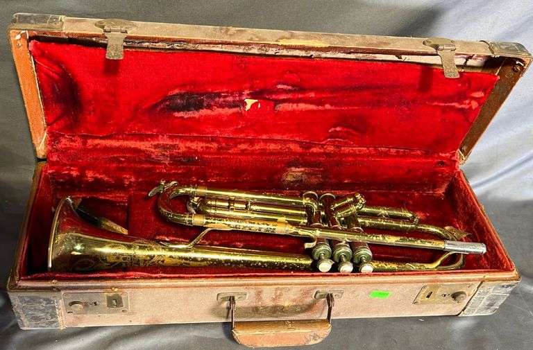 Standard E.K. Blessing Co. Trumpet 57774 in box (missing mouth piece • finish is peeling off