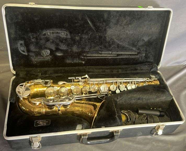 Bundy II The Selmer Co. Saxophone 893720 in case (has scratches