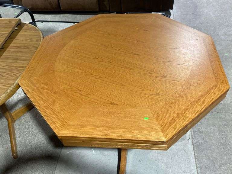 Poker table, top flips over 30"x48"x48" Metzger Property Services LLC