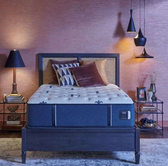 Stearns & Foster Queen Size Studio 14" Medium Mattress, Floor Display Model Metzger Property