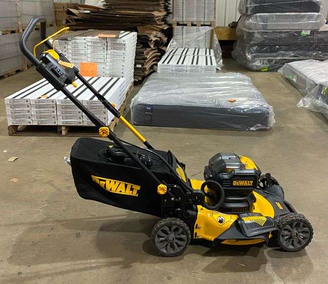 DeWalt 20V MAX 21.5 in. Battery Powered Walk Behind Push Lawn Mower with (2) 10Ah Batteries