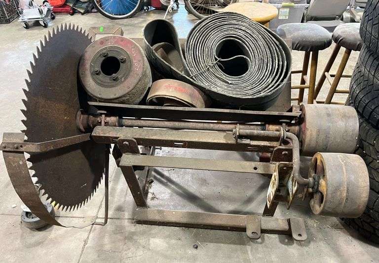 Beltdriven buzz saw 29" blade with IH belt pull and flat belts Metzger Property Services LLC