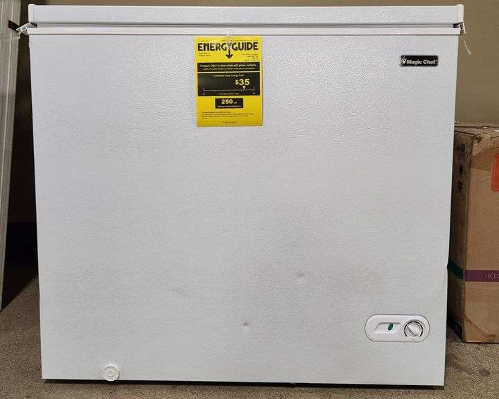 Magic Chef 7.0 cu. ft. Chest Freezer in White Model HMCF7W4 has dents