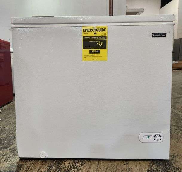 Magic Chef 7.0 cu. ft. Chest Freezer in White Dents on side Metzger