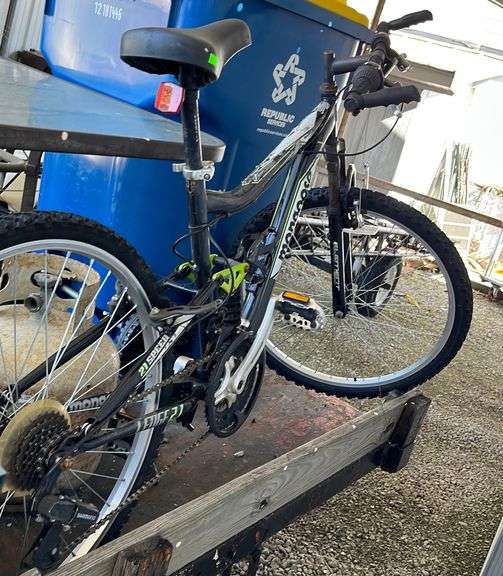 Mongoose mountain bike 21 speed Metzger Property Services, LLC