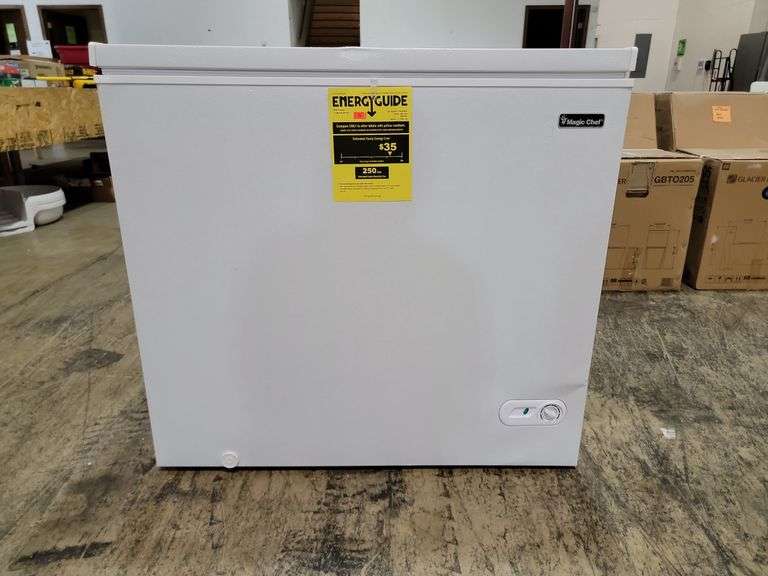 Magic Chef 7.0 cu. ft. Chest Freezer in White, ModelHMCF7W4, Dented on