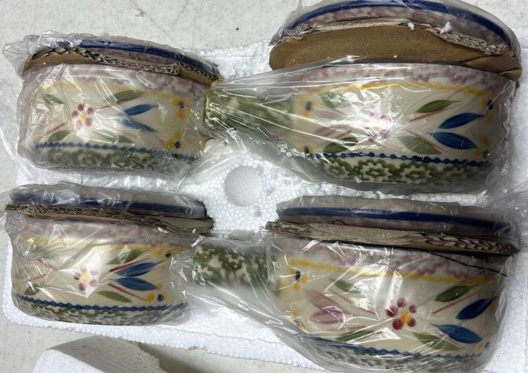 Temptations 15 oz soup bowls with lids Metzger Property Services LLC