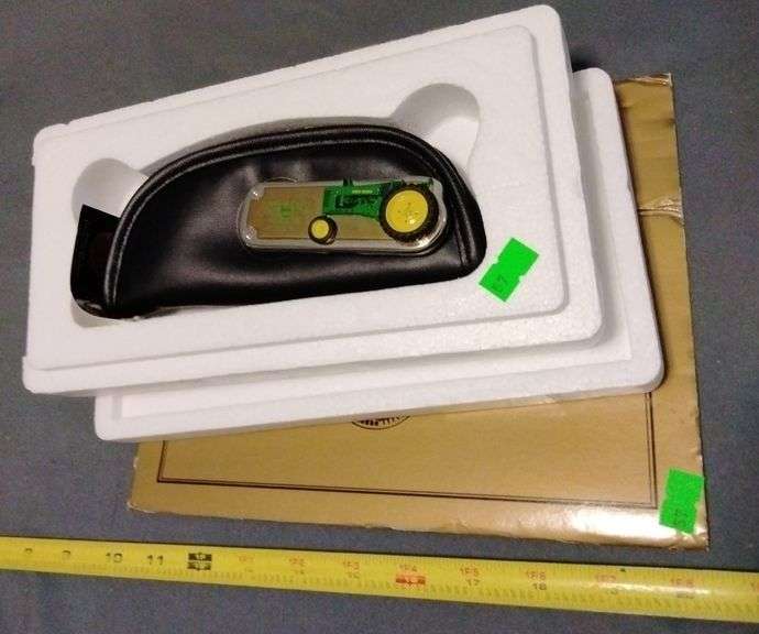 Franklin Mint knife collector boxed set with John Deere tractor on