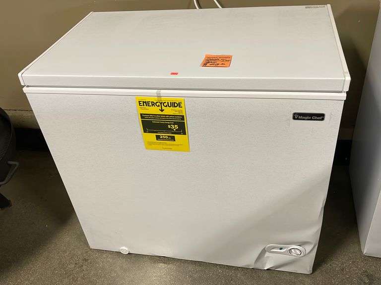 Magic Chef 7.0 cu. ft. Chest Freezer in White,damage On bottom & side