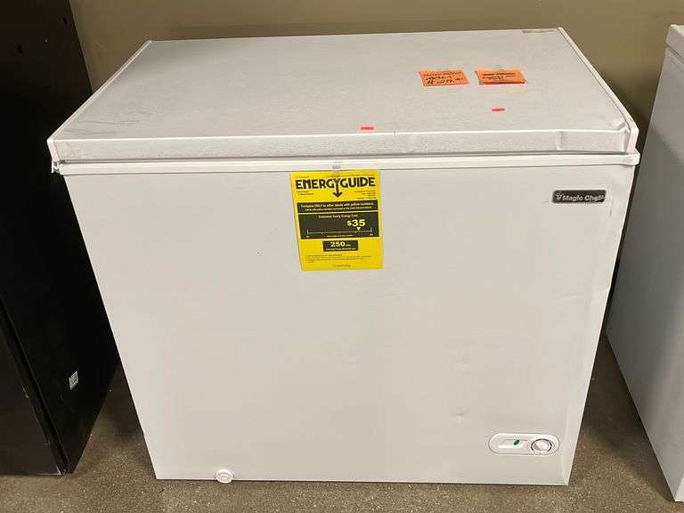 Magic Chef 7.0 cu. ft. Chest Freezer in White Has Dents on top and