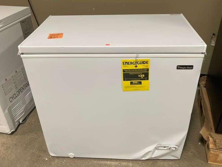 Magic Chef 7.0 cu. ft. Chest Freezer in White Dent Metzger Property