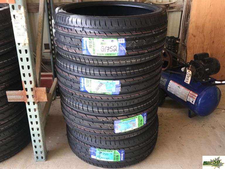 Set of 4 Haida HD 927 265/35ZR22 Tires - Michener Allen Auctioneering Ltd