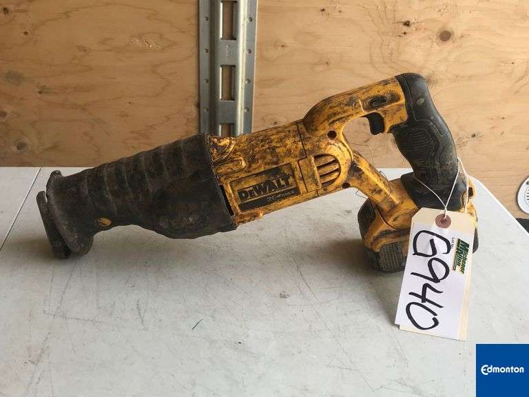 DeWalt DCS380 20V Reciprocating Saw Michener Allen Auctioneering Ltd
